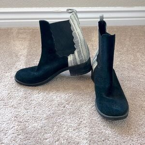 Lori Goldstein Wylie Suede and Snake Print Pull On Booties